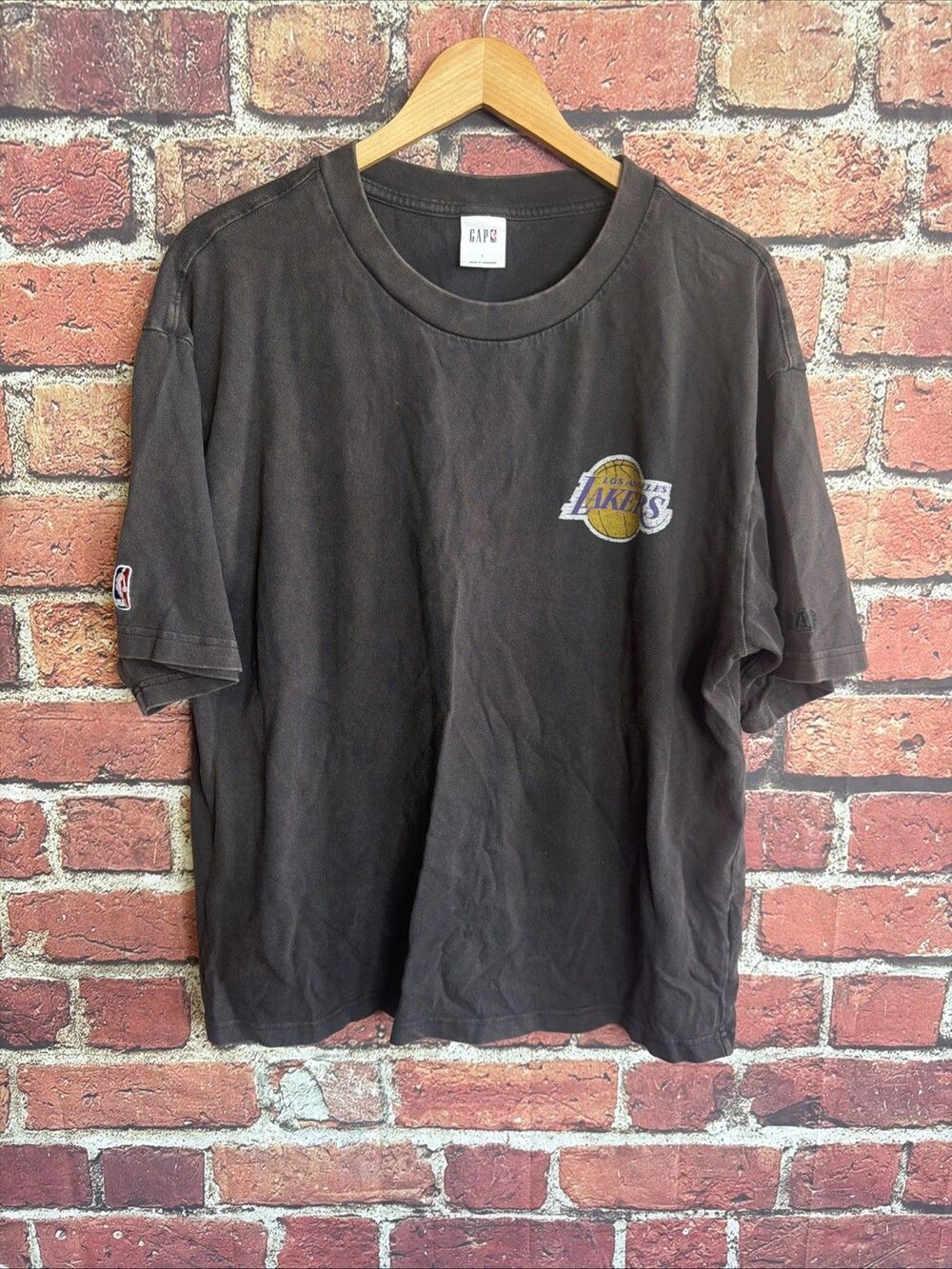 GAP x NBA Men's LA Lakers Basketball Graphic SS Logo T-Shirt Gray Large